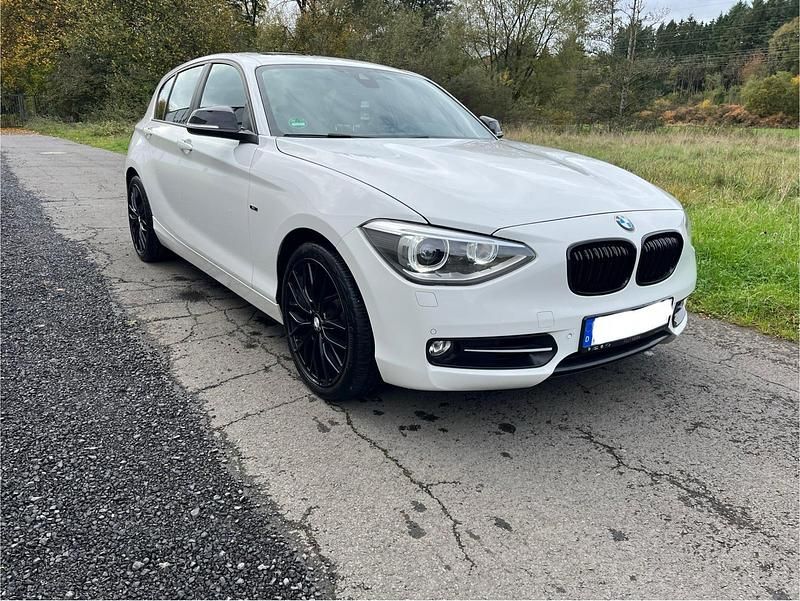 Weiß Gebraucht 2013 BMW 120 Sport Line Kleinwagen | 9.990 € (Fairer Preis) - Bild 1/4