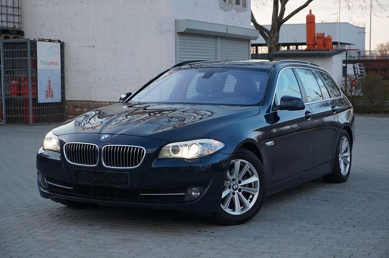 Gebraucht BMW 520 Sport Line 184 PS (135 kW) 2012 Blau Kombi