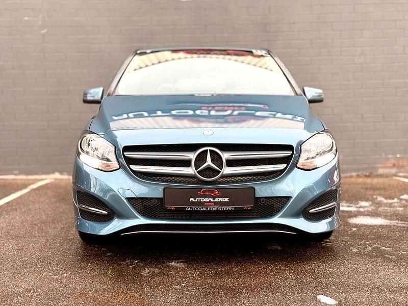 Gebraucht Mercedes B200 136 PS (100 kW) 2015 Blau Van / Kleinbus