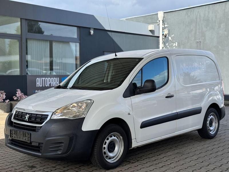 Gebraucht Peugeot Partner Premium 99 PS (72 kW) 2018 Weiß Van / Kleinbus