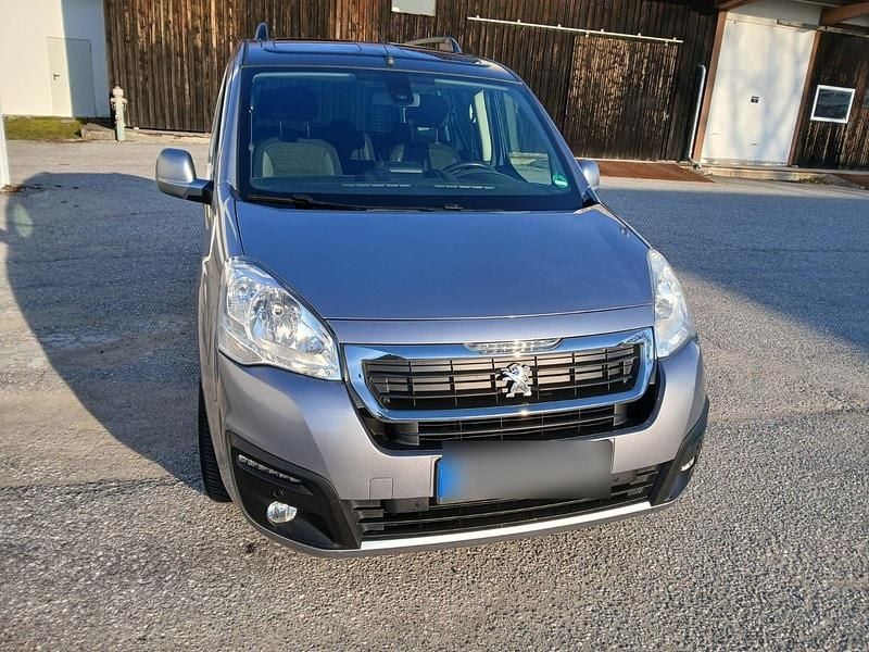 Gebraucht Peugeot Partner Tepee 120 PS (88 kW) 2017 Grau Van / Kleinbus