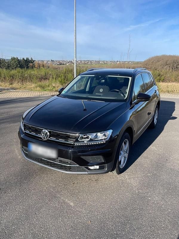 Schwarz Gebraucht 2019 VW Tiguan SUV | 25.000 € (Superpreis) - Bild 1/4
