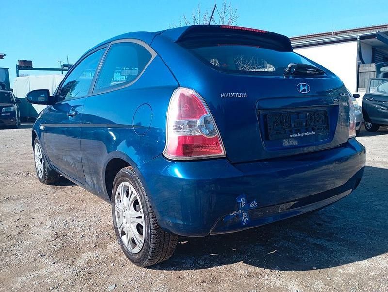 Gebraucht Hyundai Accent 97 PS (71 kW) 2007 Blau Limousine