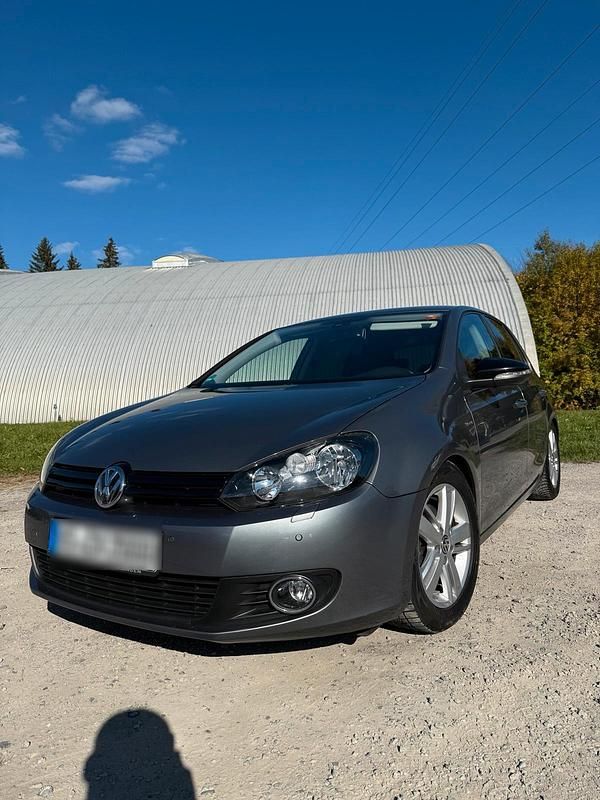 Grau Gebraucht 2012 VW Golf VI Match Kleinwagen | 6.000 € (Fairer Preis) - Bild 1/4