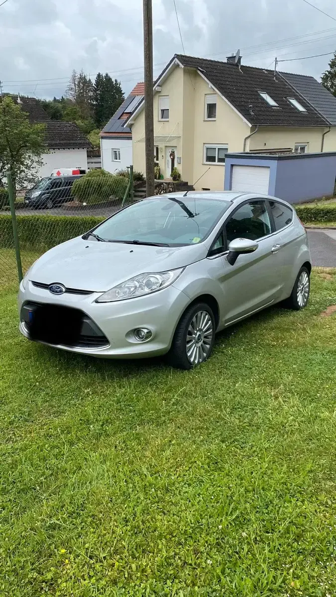Gebraucht Ford Fiesta 96 PS (70 kW) 2011 Silber Kleinwagen