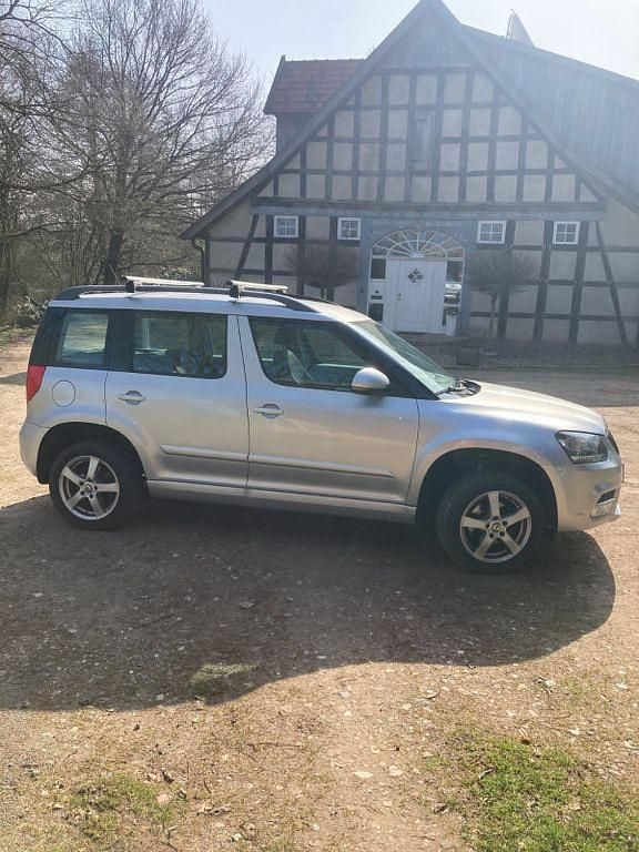 Gebraucht Skoda Yeti Ambition 122 PS (89 kW) 2014 Silber SUV