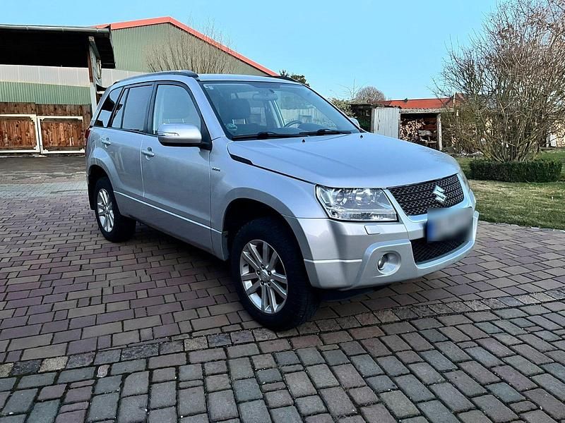 Gebraucht Suzuki Grand Vitara 129 PS (94 kW) 2011 Silber SUV
