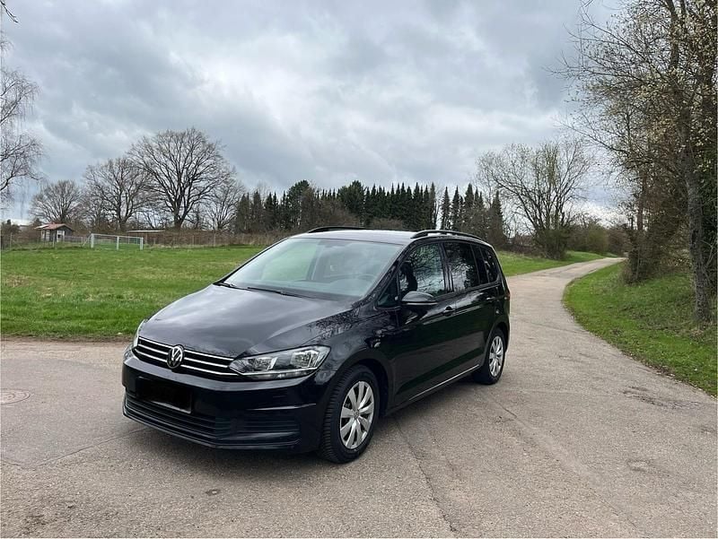 Schwarz Gebraucht 2020 VW Touran Van / Kleinbus | 17.900 € (Guter Preis) - Bild 1/4