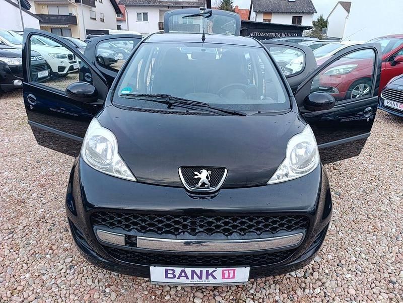 Gebraucht Peugeot 107 69 PS (50 kW) 2010 Schwarz Kleinwagen