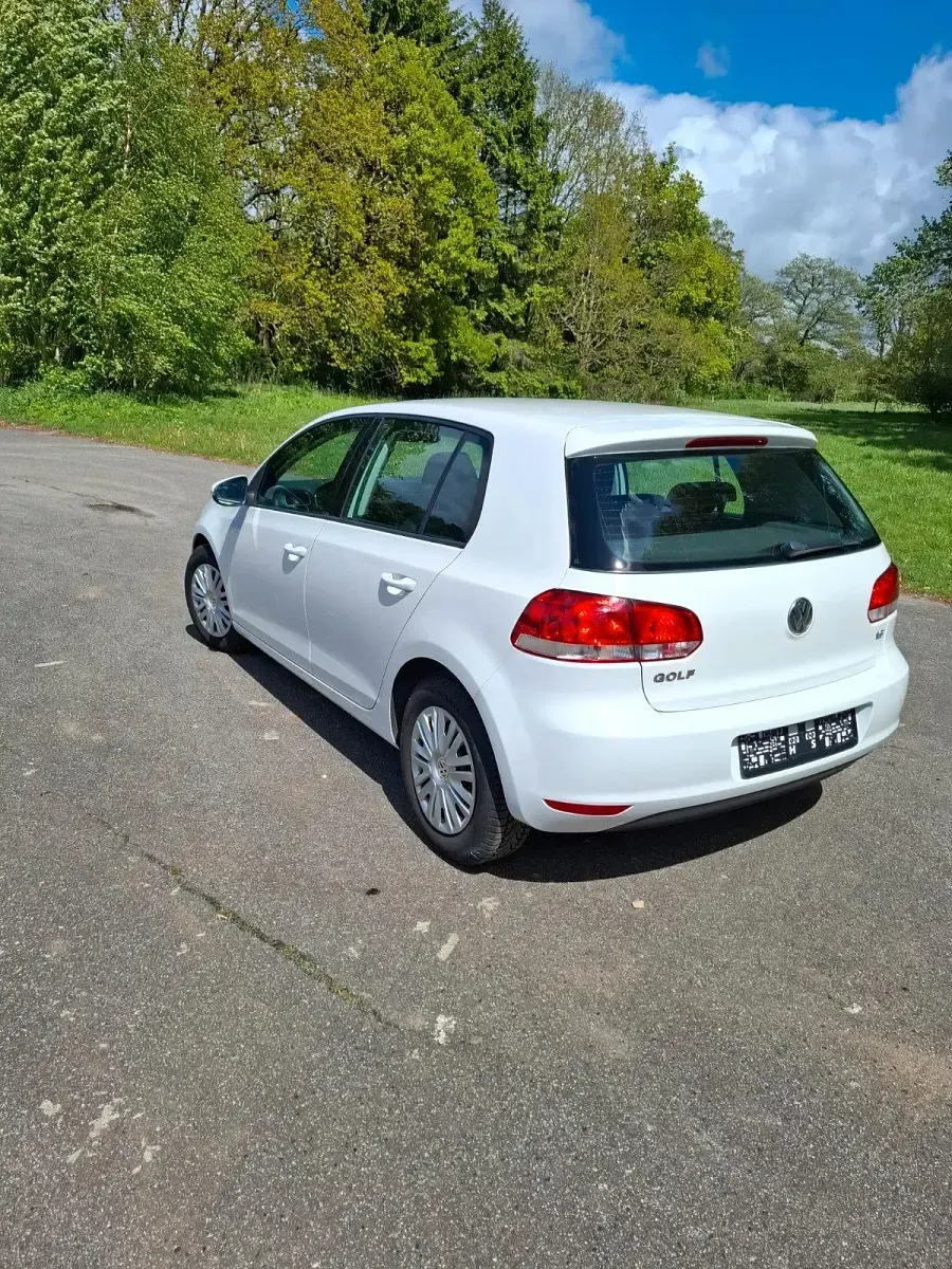 Gebraucht VW Golf VII 101 PS (74 kW) 2013 Weiß Kleinwagen