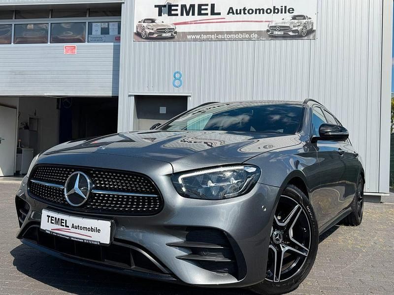 Grau Gebraucht 2022 Mercedes E220 AMG Limousine | 34.800 € (Fairer Preis) - Bild 1/4
