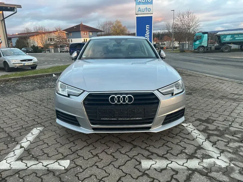 Używany Audi A4 Basis 190 KM (139 kW) 2019 Srebrny Sedan/Limuzyna