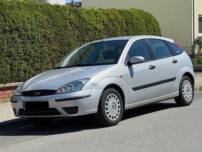 Silber Gebraucht 2004 Ford Focus Limousine | 666 € (Guter Preis) - Bild 1/4