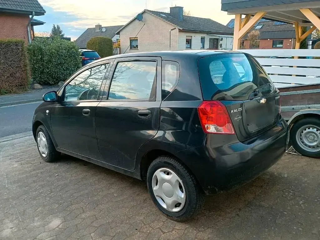 Käytetty Chevrolet Kalos 72 HP (52 kW) 2006 Musta Viistoperä