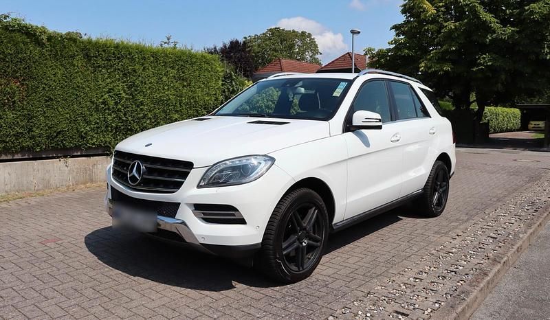 Weiß Gebraucht 2013 Mercedes ML350 SUV | 18.000 € (Fairer Preis) - Bild 1/4