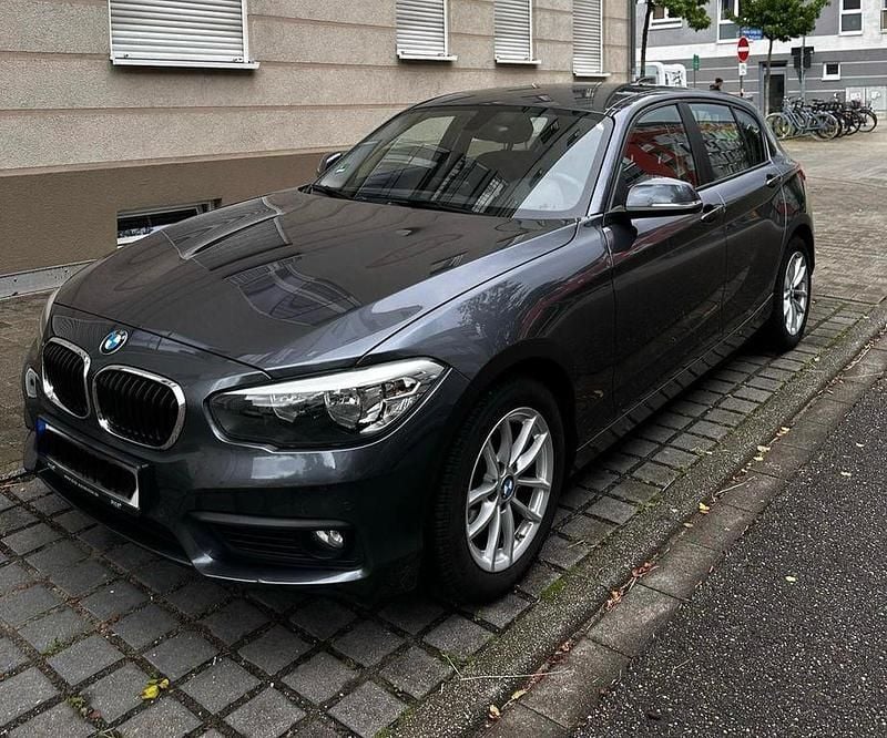 Grau Gebraucht 2018 BMW 116 Advantage Kleinwagen | 13.400 € (Fairer Preis) - Bild 1/4