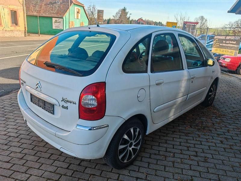 Gebraucht Citroën Xsara Picasso 109 PS (80 kW) 2010 Weiß Van / Kleinbus