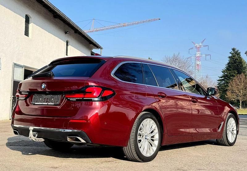 Gebraucht BMW 520 Luxury Line 190 PS (139 kW) 2022 Rot Kombi