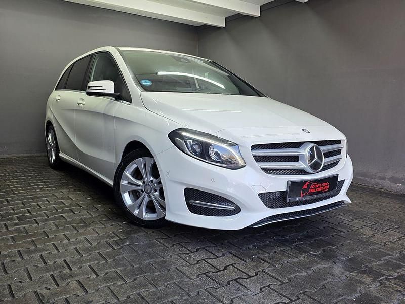 Gebraucht Mercedes B180 122 PS (89 kW) 2015 Weiß Kleinwagen