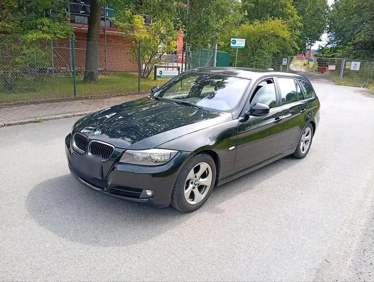 Gebraucht BMW 320 184 PS (135 kW) 2012 Schwarz Kombi