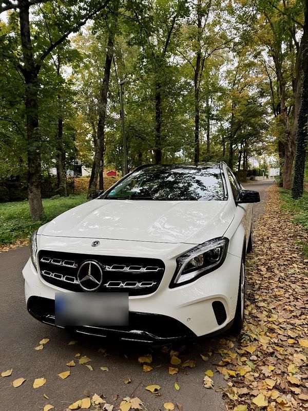 Gebraucht Mercedes GLA180 122 PS (89 kW) 2019 Weiß SUV