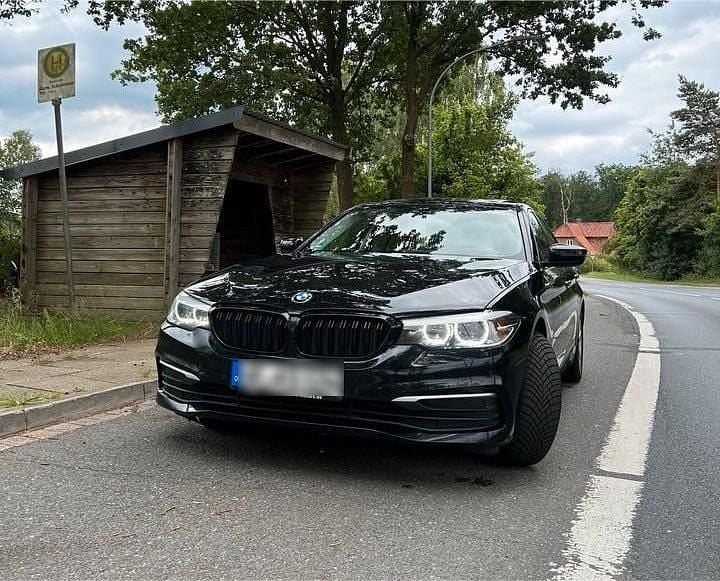 Schwarz Gebraucht 2017 BMW 520 Limousine | 18.950 € (Fairer Preis) - Bild 1/4