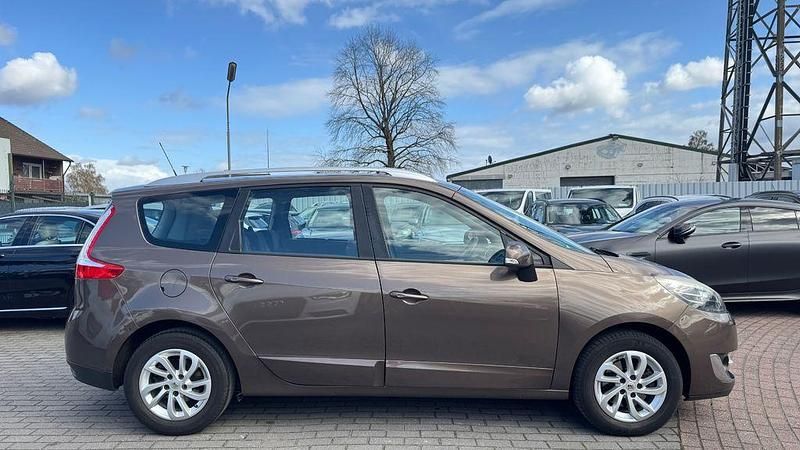 Gebraucht Renault Scénic III Initiale Paris 132 PS (97 kW) 2013 Braun (mokkabraun) Van / Kleinbus