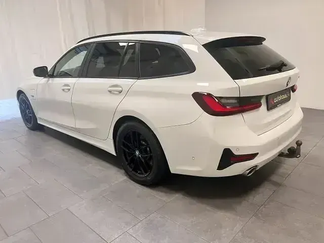Gebraucht BMW 330e Advantage 252 PS (185 kW) 2022 Andere Limousine