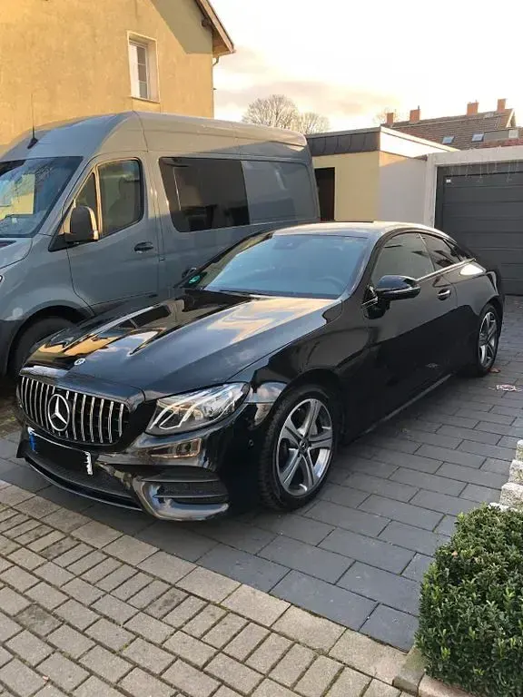 Gebraucht Mercedes E200 AMG line 184 PS (135 kW) 2018 Schwarz Coupé