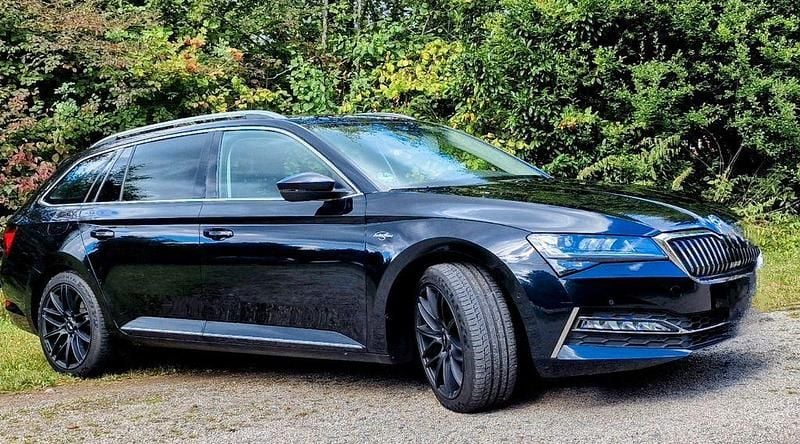 Schwarz Gebraucht 2020 Skoda Superb LAURIN & KLEMENT Kombi | 22.200 € (Guter Preis) - Bild 1/4