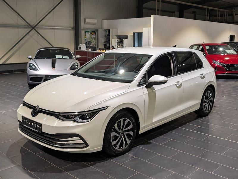 Oryxweiss Gebraucht 2022 VW Golf Active Limousine | 23.900 € (Etwas zu teuer) - Bild 1/4