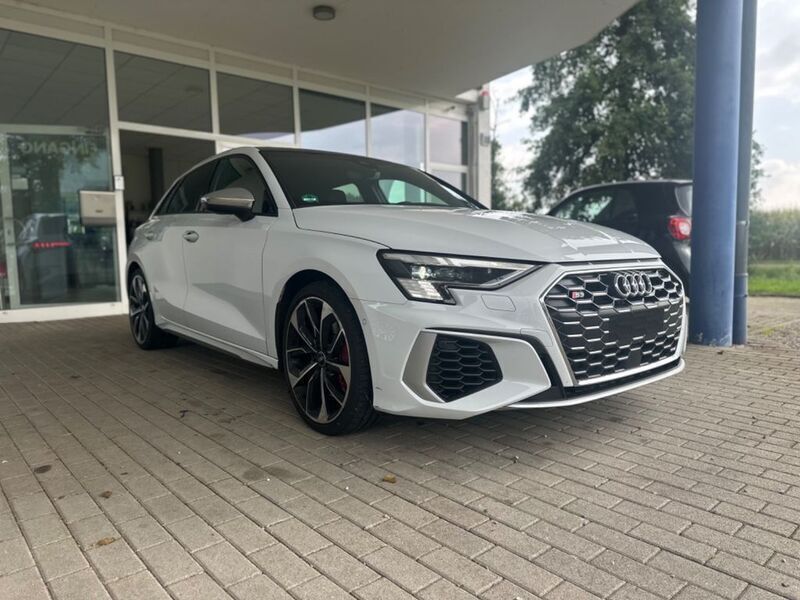 Gletscherweiß metallic Gebraucht 2023 Audi S3 Ambiente Limousine | 49.900 € (Teuer) - Bild 1/4