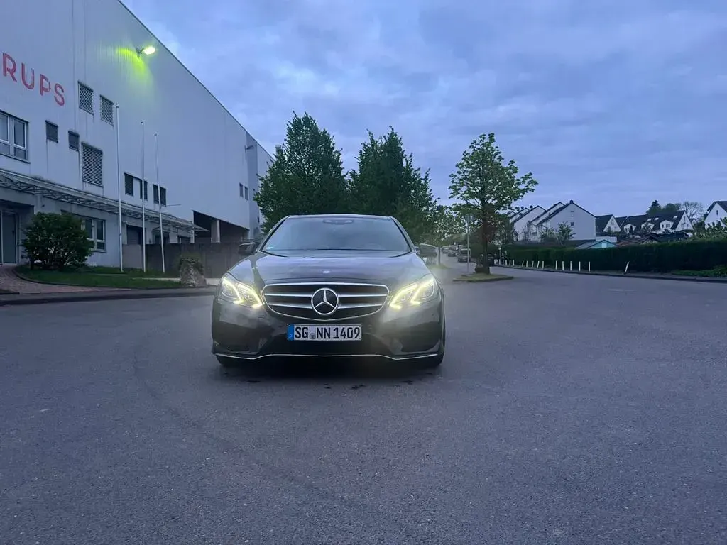 Gebraucht Mercedes E250 AMG 211 PS (155 kW) 2015 Schwarz Limousine