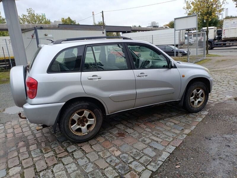 Gebraucht Toyota RAV4 150 PS (110 kW) 2001 Silber SUV