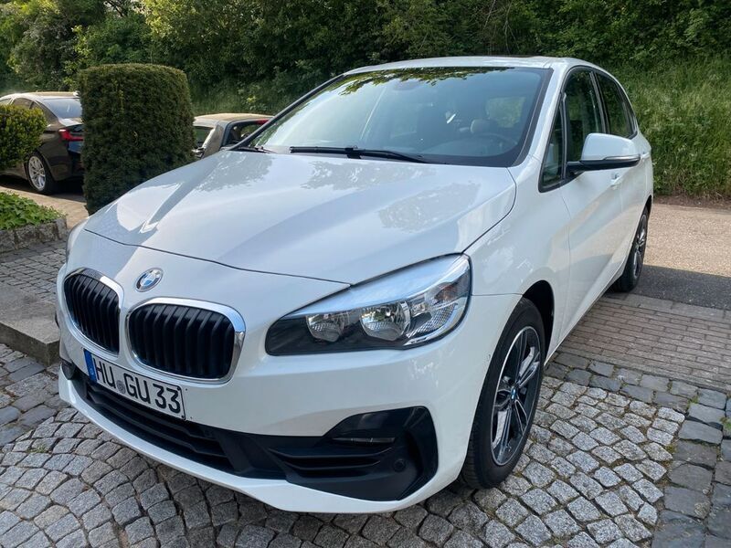 Weiß Gebraucht 2019 BMW 216 Active Tourer Sport Line Van / Kleinbus | 11.500 € - Bild 1/4
