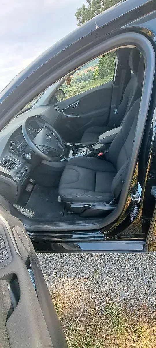Gebraucht Volvo V40 122 PS (89 kW) 2018 Schwarz Limousine