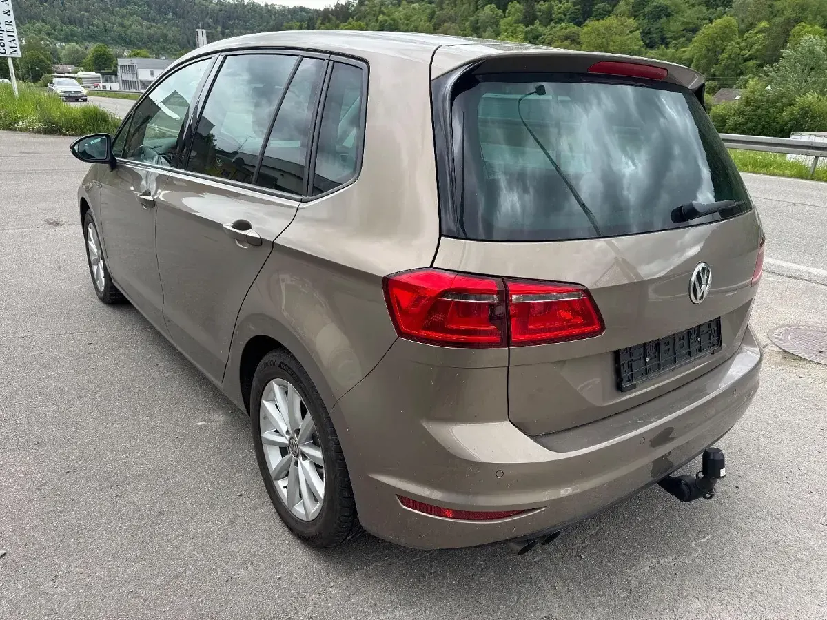 Gebraucht VW Golf Sportsvan LOUNGE 150 PS (110 kW) 2015 Gold Van / Kleinbus