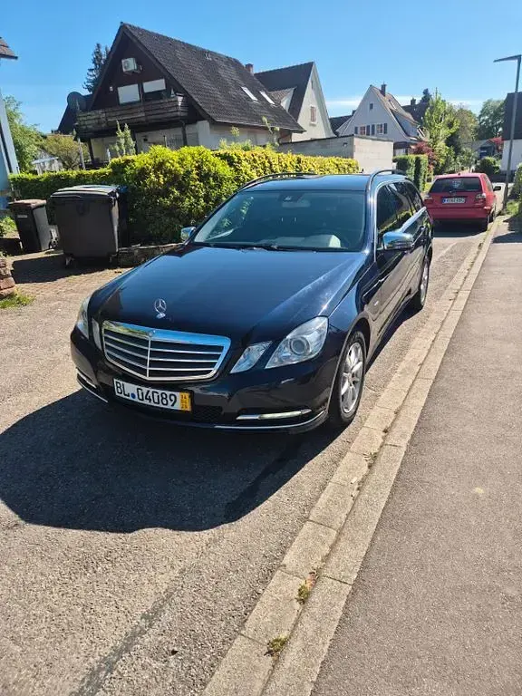 Gebraucht Mercedes E300 231 PS (169 kW) 2012 Blau Limousine