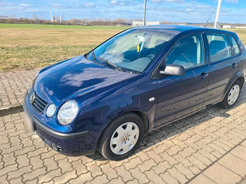 Gebraucht VW Polo 60 PS (44 kW) 2004 Blau Kleinwagen