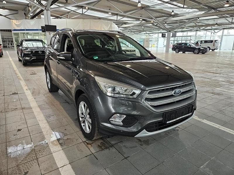 Gebraucht Ford Kuga Titanium 150 PS (110 kW) 2019 Grau SUV