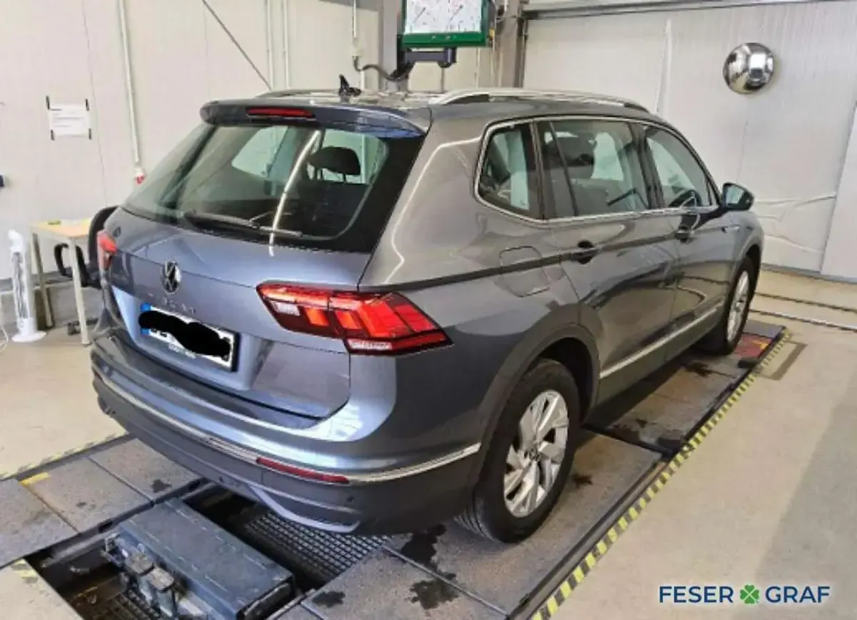 Gebraucht VW Tiguan Allspace Life 150 PS (110 kW) 2023 Platinumgrey SUV