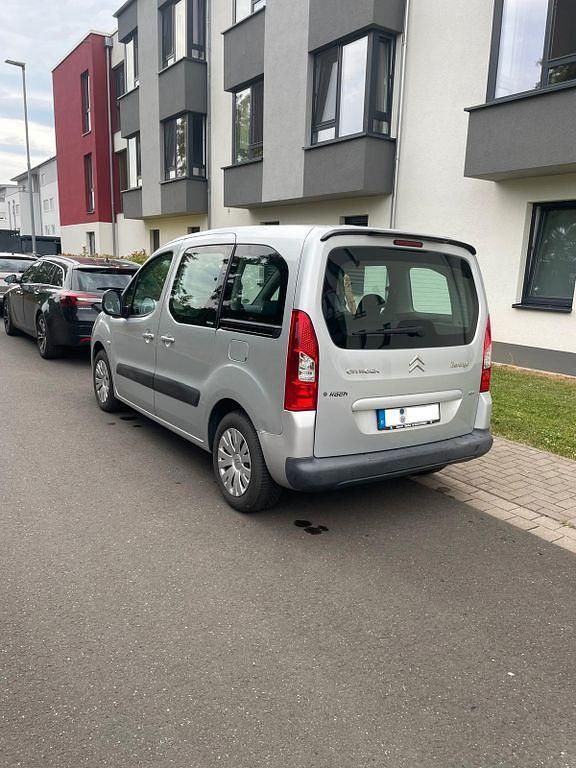Gebraucht Citroën Berlingo 92 PS (67 kW) 2011 Silber Van / Kleinbus