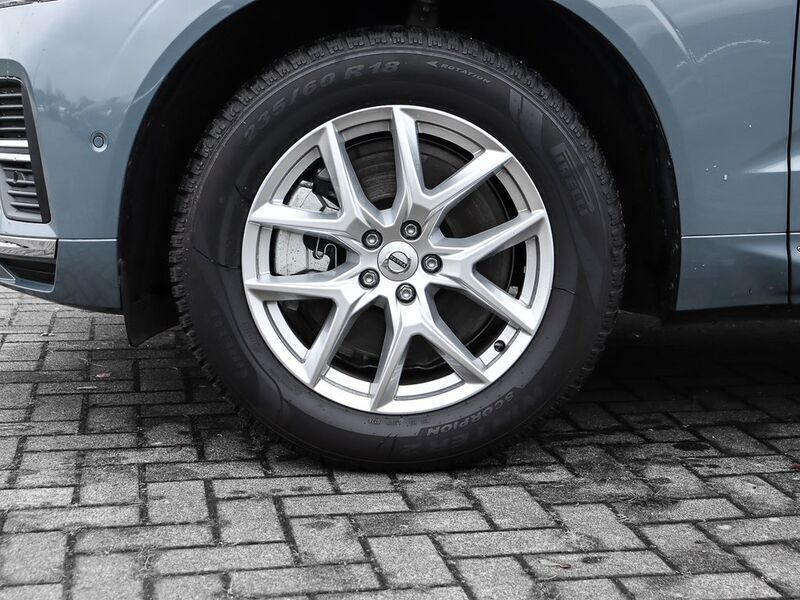 Gebraucht Volvo XC60 Plus 455 PS (334 kW) 2024 Thunder grey / metallic SUV