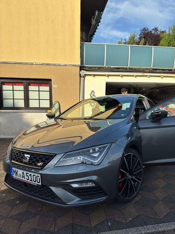 Grau Gebraucht 2018 Cupra Leon Limousine | 23.500 € (Fairer Preis) - Bild 1/4