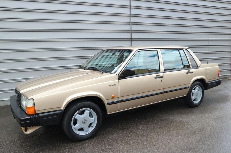 Gold Gebraucht 1986 Volvo 740 Limousine | 18.990 € - Bild 1/4