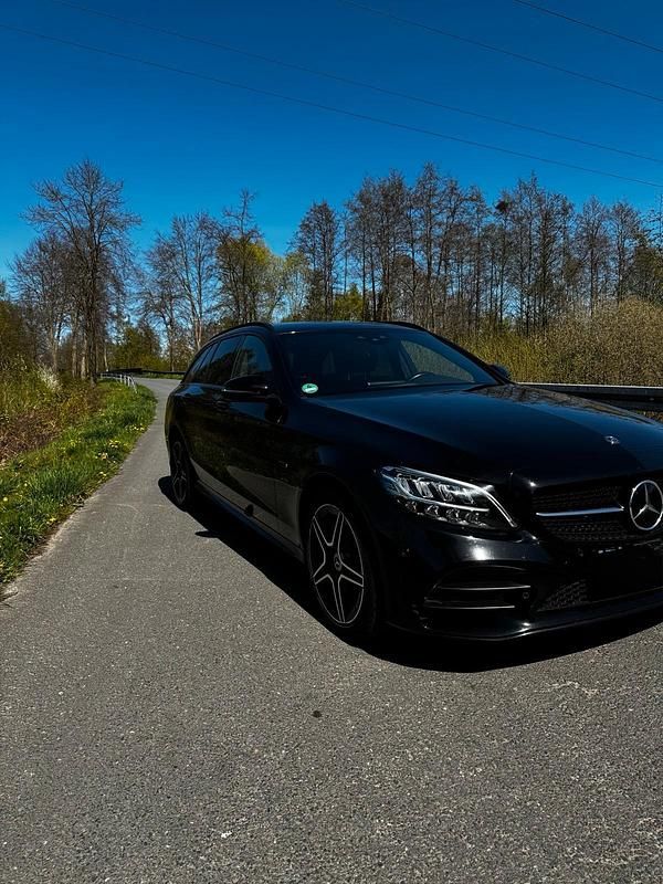 Gebraucht Mercedes C300e 306 PS (225 kW) 2020 Schwarz Kombi