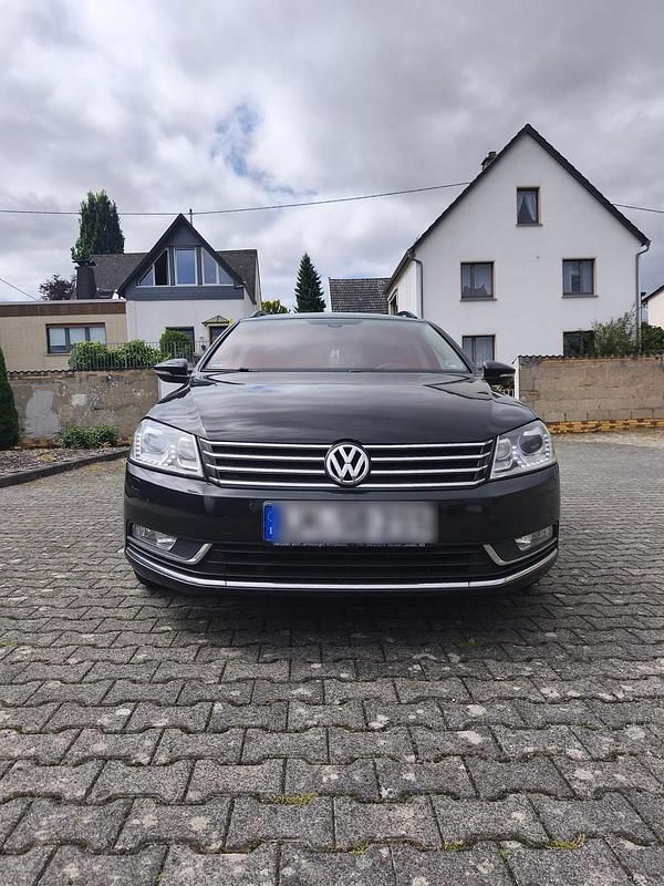 Schwarz Gebraucht 2013 VW Passat Limousine | 7.800 € (Fairer Preis) - Bild 1/4