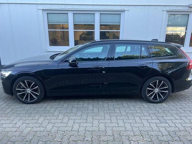 Gebraucht Volvo V60 Plus 455 PS (334 kW) 2024 Onyx black metallic Kombi