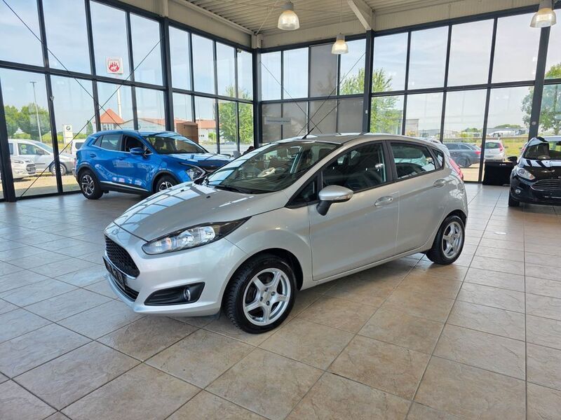 Silber Gebraucht 2016 Ford Fiesta Trend Kleinwagen | 6.980 € (Fairer Preis) - Bild 1/4