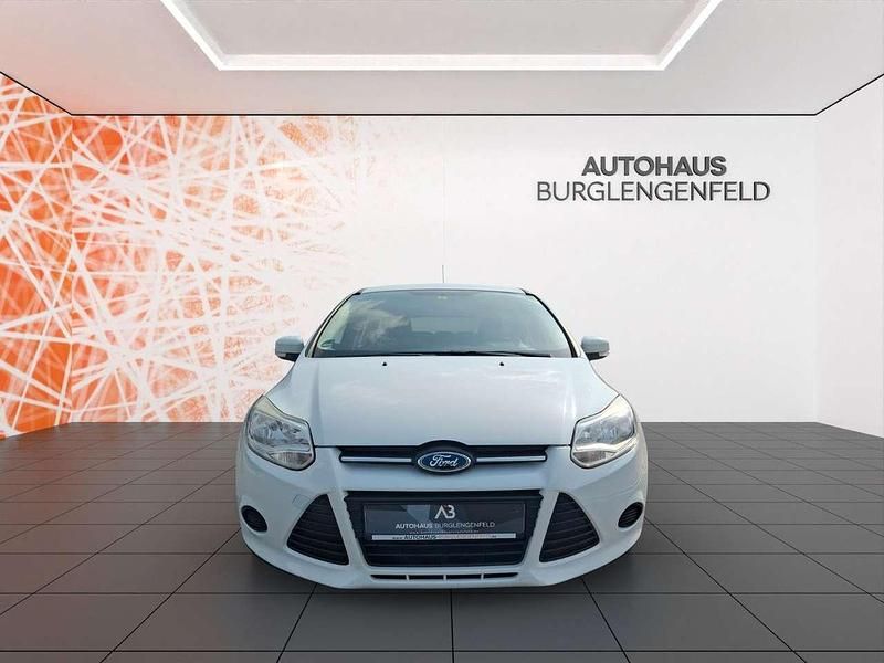 Gebraucht Ford Focus Ambiente 101 PS (74 kW) 2014 Weiß Kombi